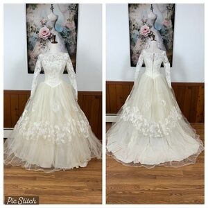 Elegant Vintage 1950s Tulle & Lace Wedding Gown!